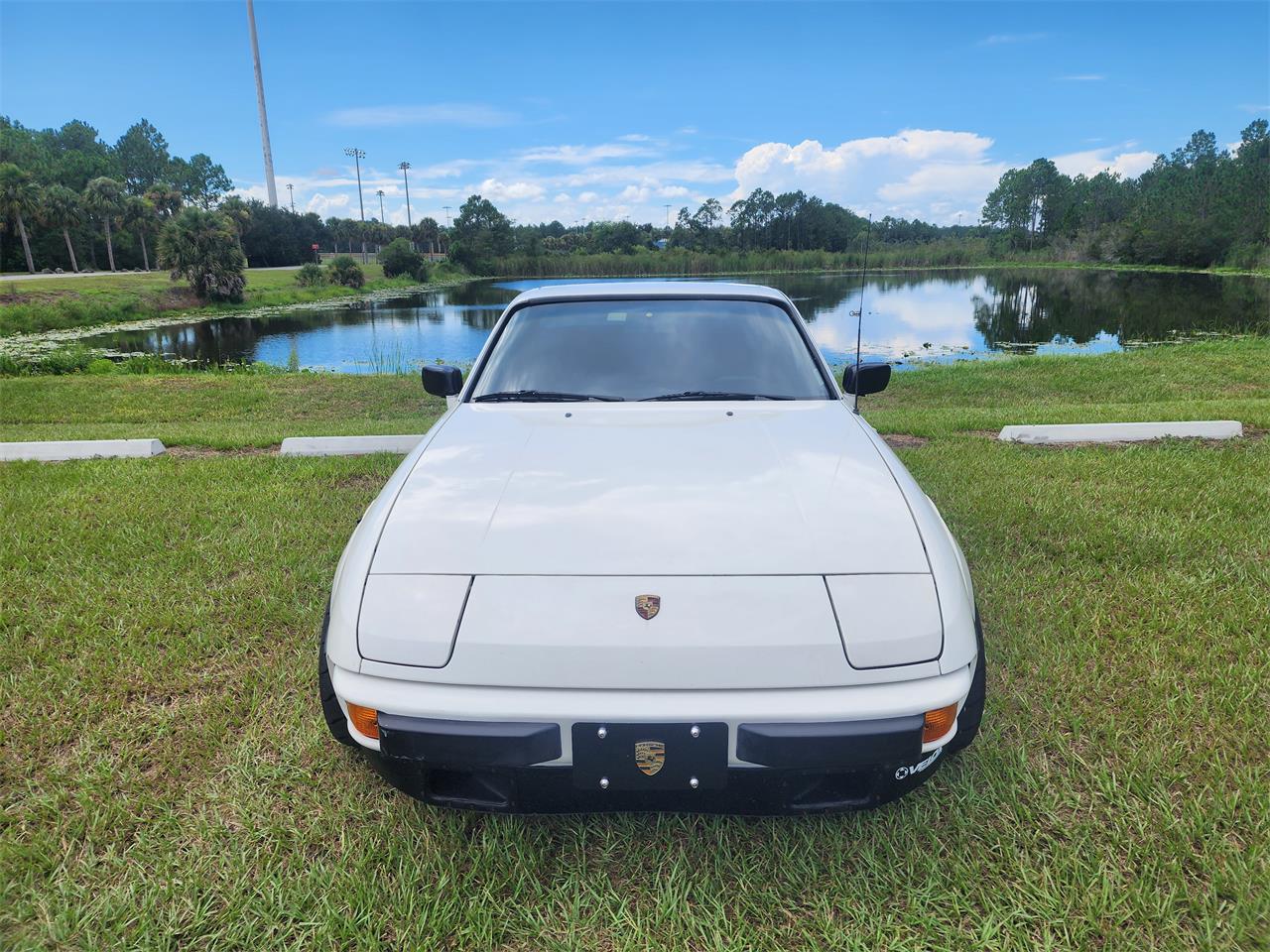 Porsche-924-1987-White-Black-11