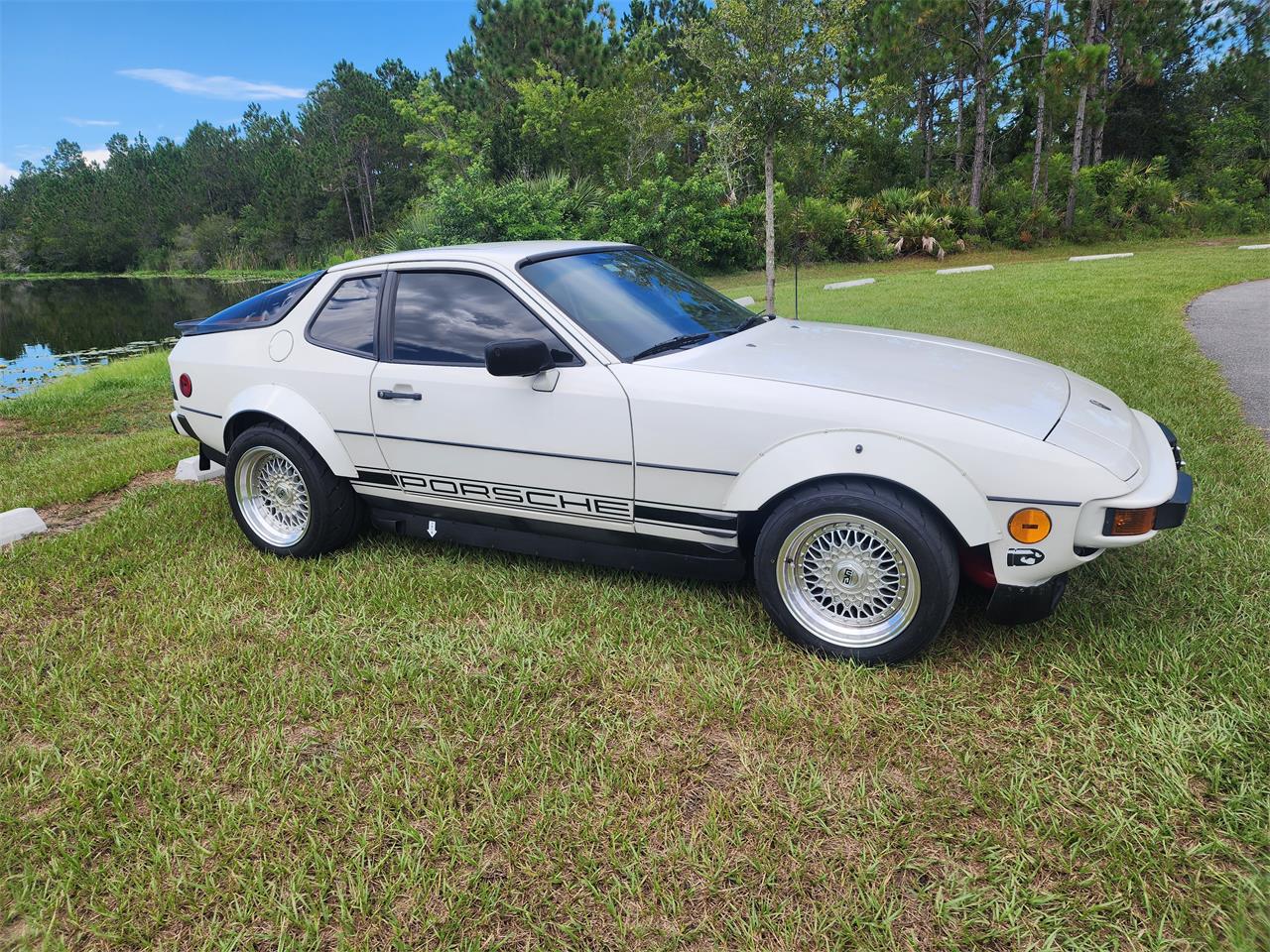 Porsche-924-1987-White-Black-13
