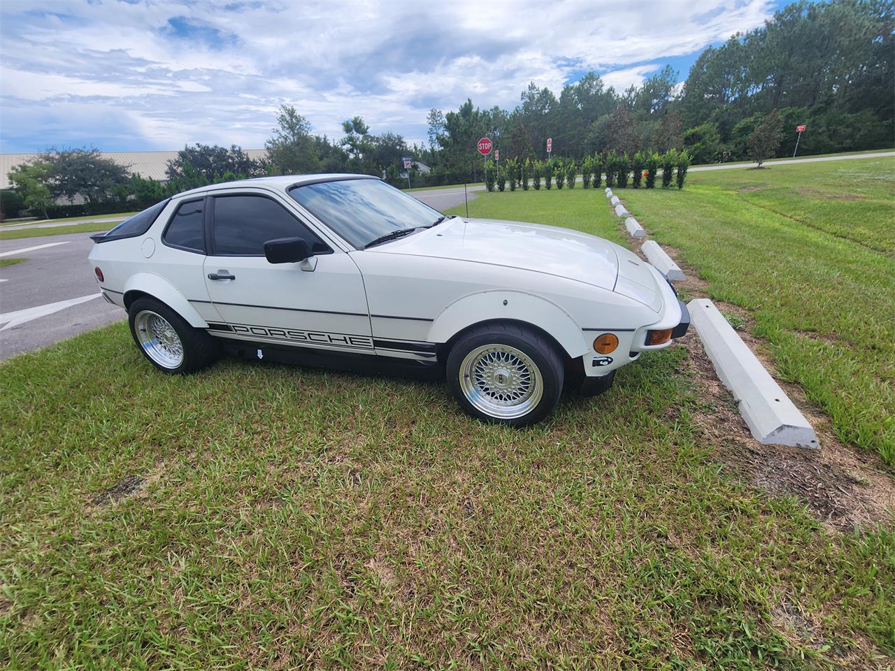 Porsche-924-1987-White-Black-15