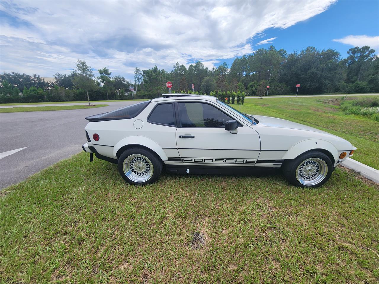 Porsche-924-1987-White-Black-16
