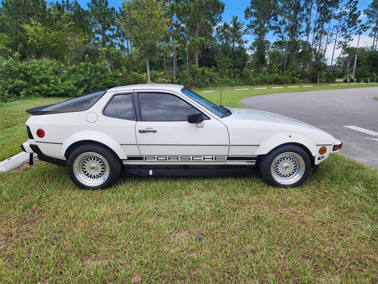 Porsche-924-1987-White-Black-17