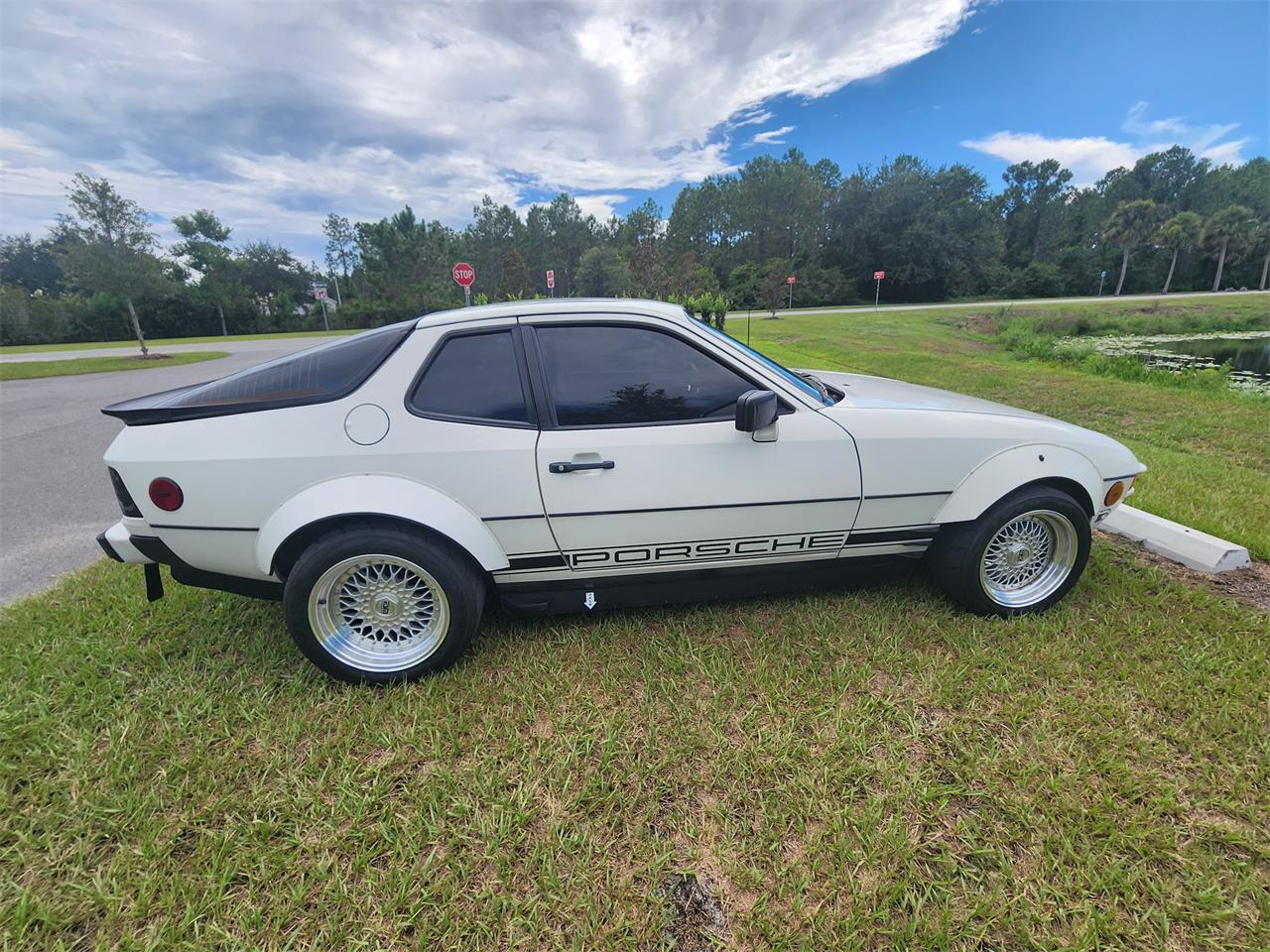 Porsche-924-1987-White-Black-18