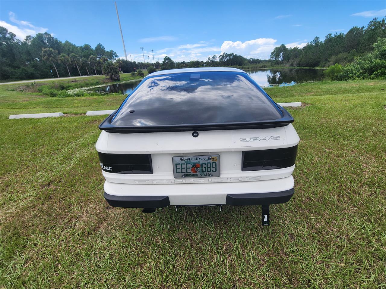 Porsche-924-1987-White-Black-21