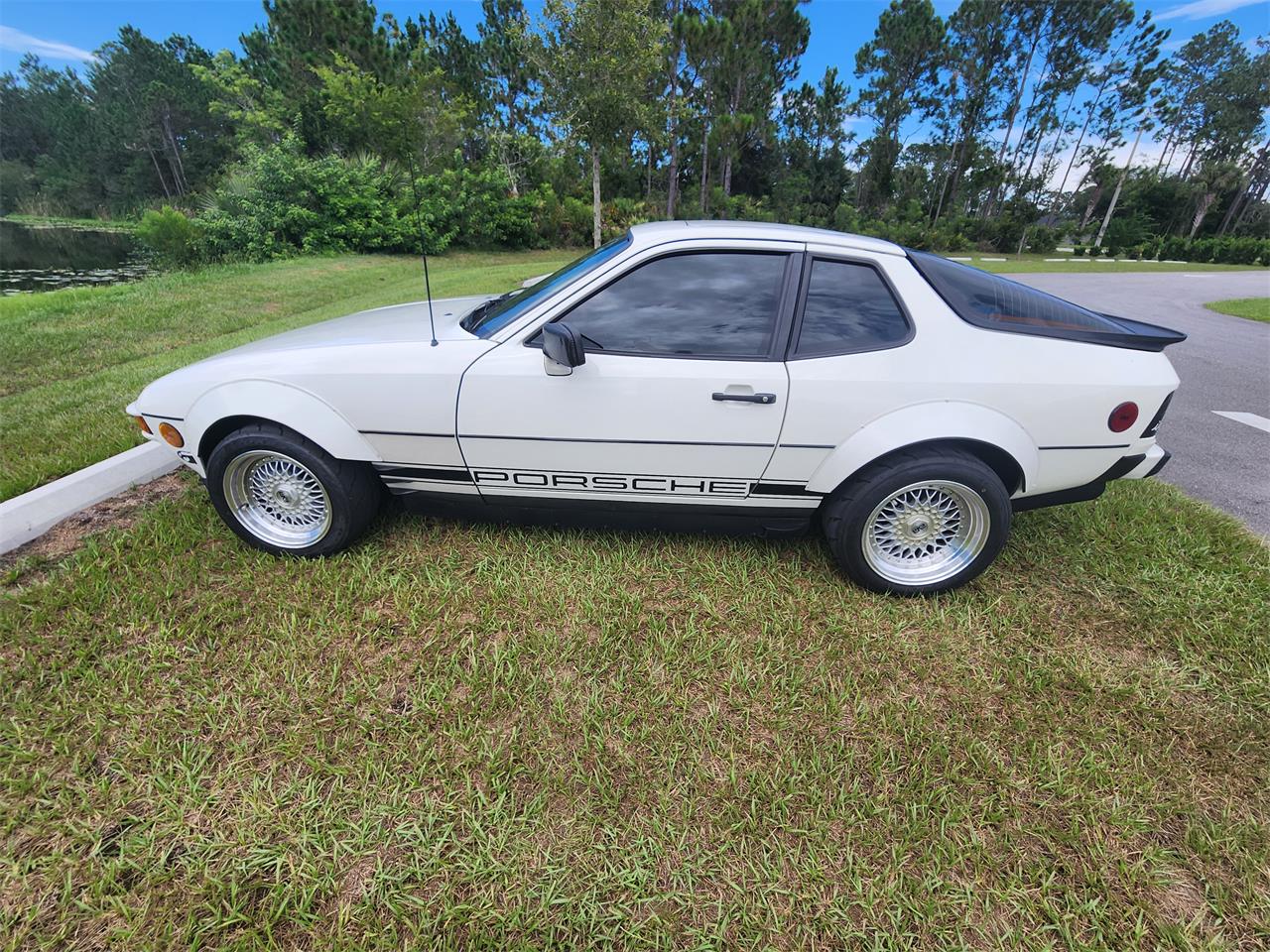 Porsche-924-1987-White-Black-24