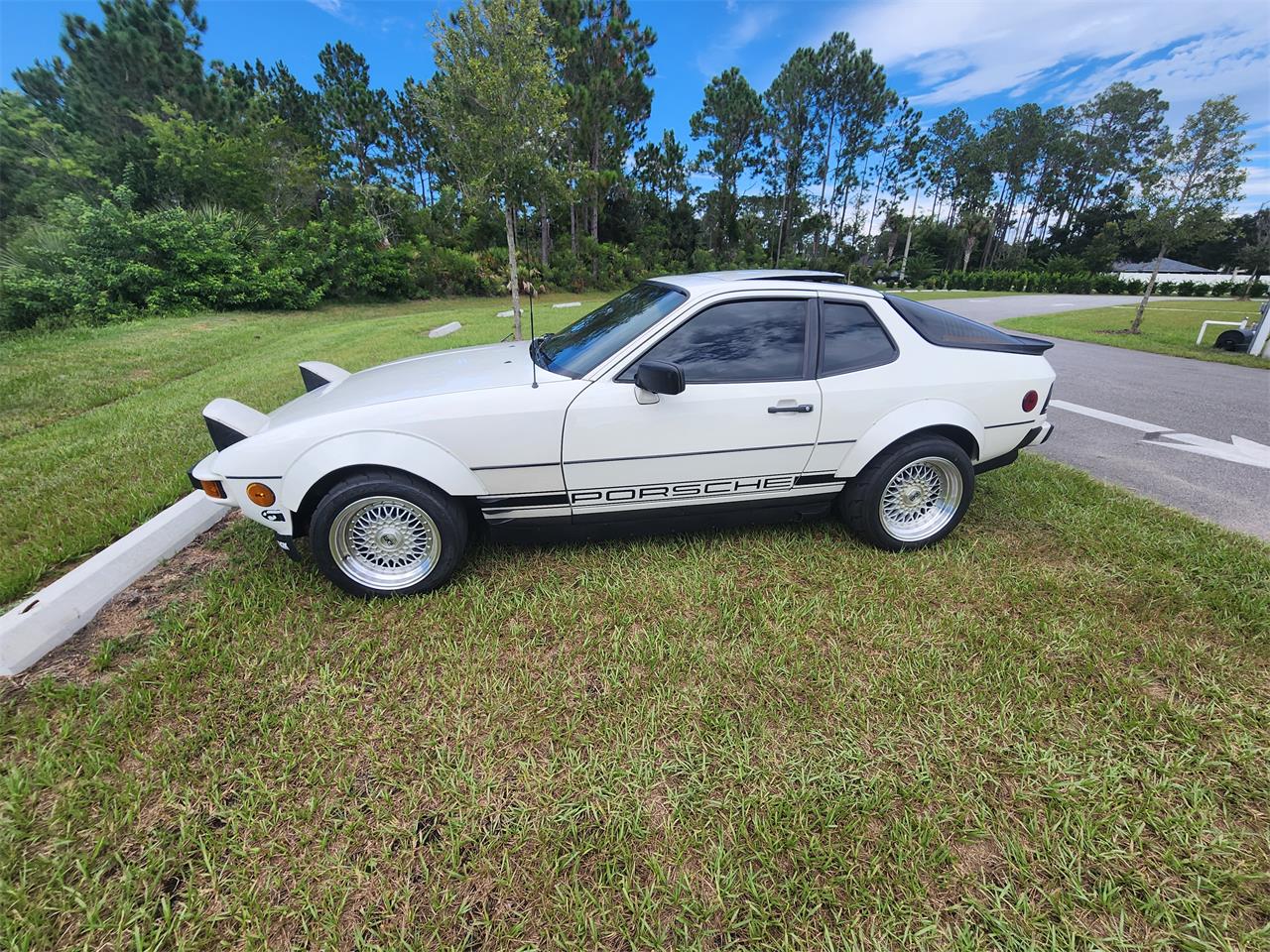 Porsche-924-1987-White-Black-25