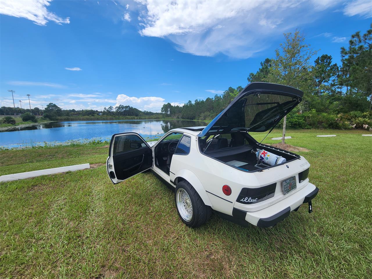 Porsche-924-1987-White-Black-32