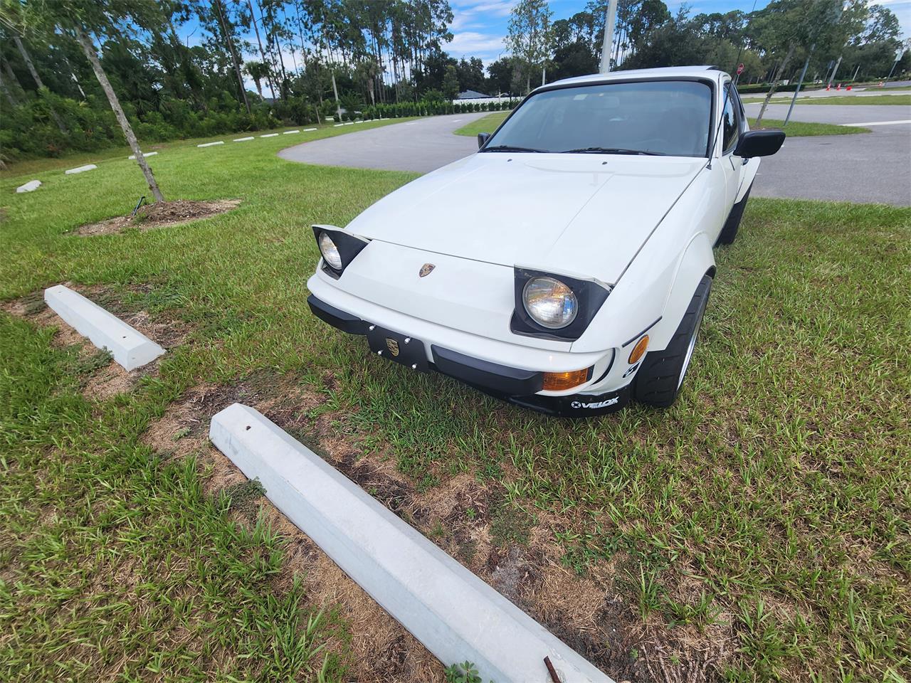 Porsche-924-1987-White-Black-5