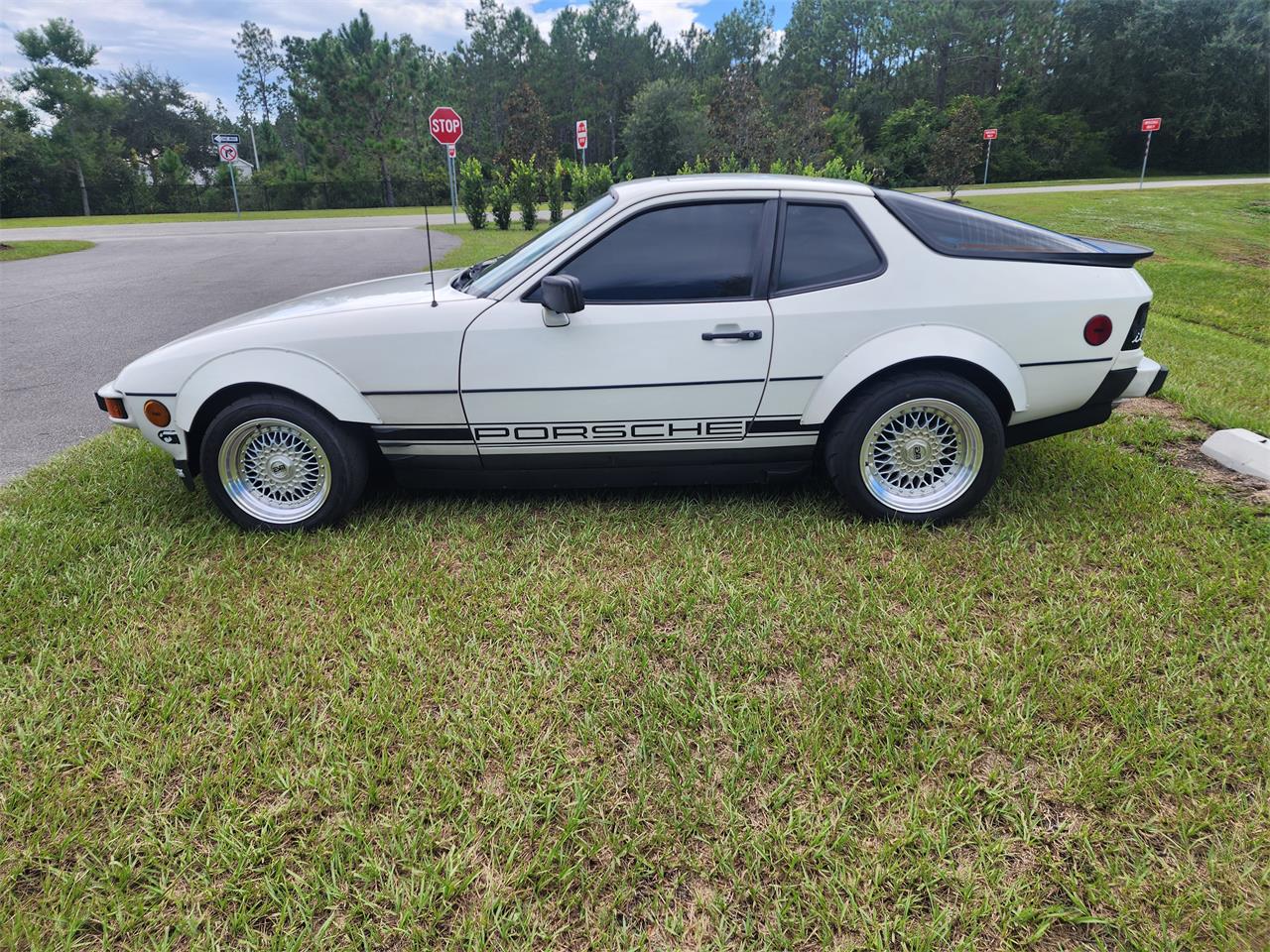 Porsche-924-1987-White-Black-7
