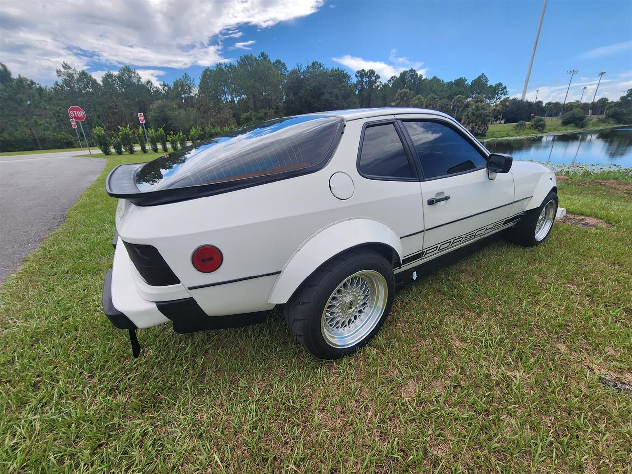 Porsche-924-1987-White-Black-8