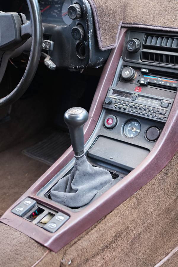 Porsche-928-1979-23