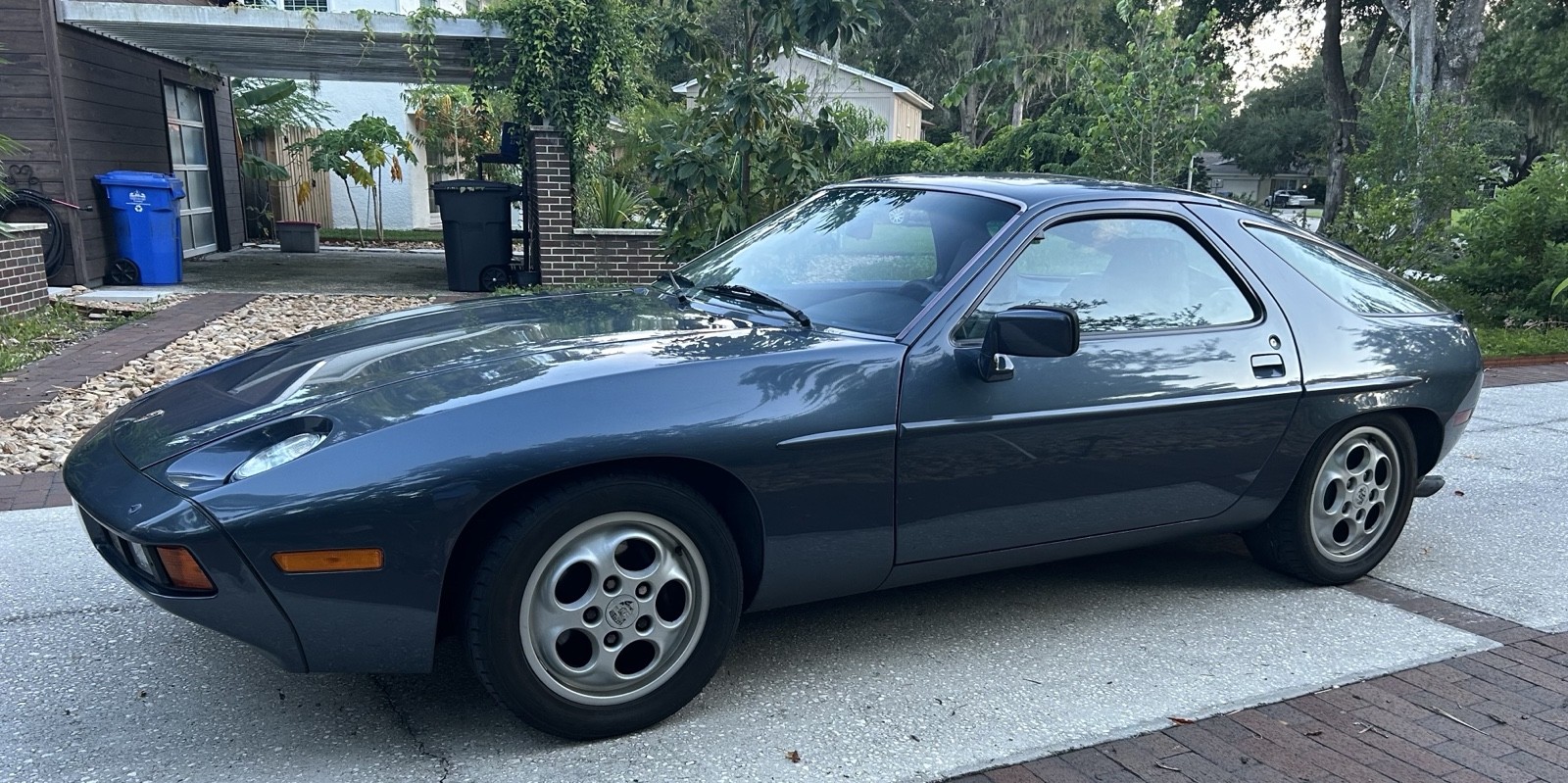 Porsche-928-1981-Coupe-1