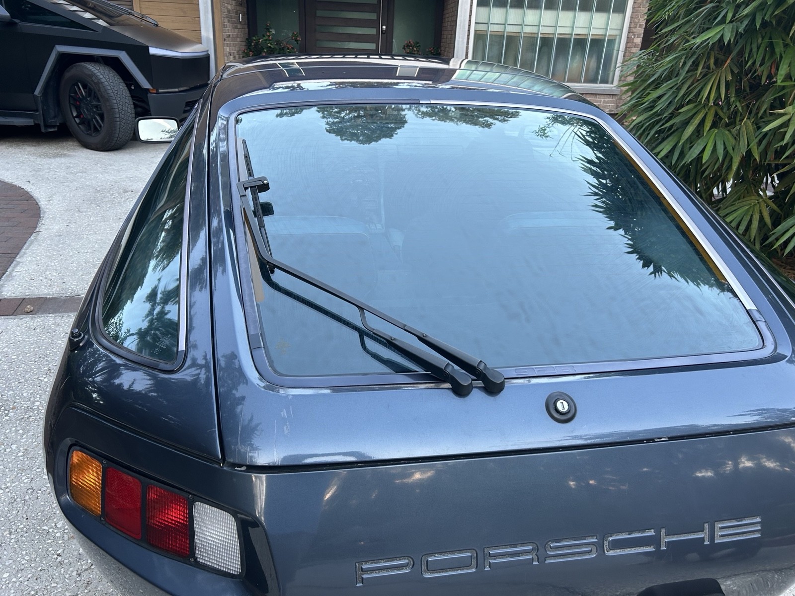 Porsche-928-1981-Coupe-13