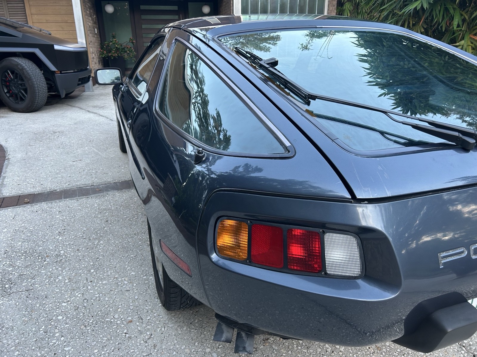 Porsche-928-1981-Coupe-14
