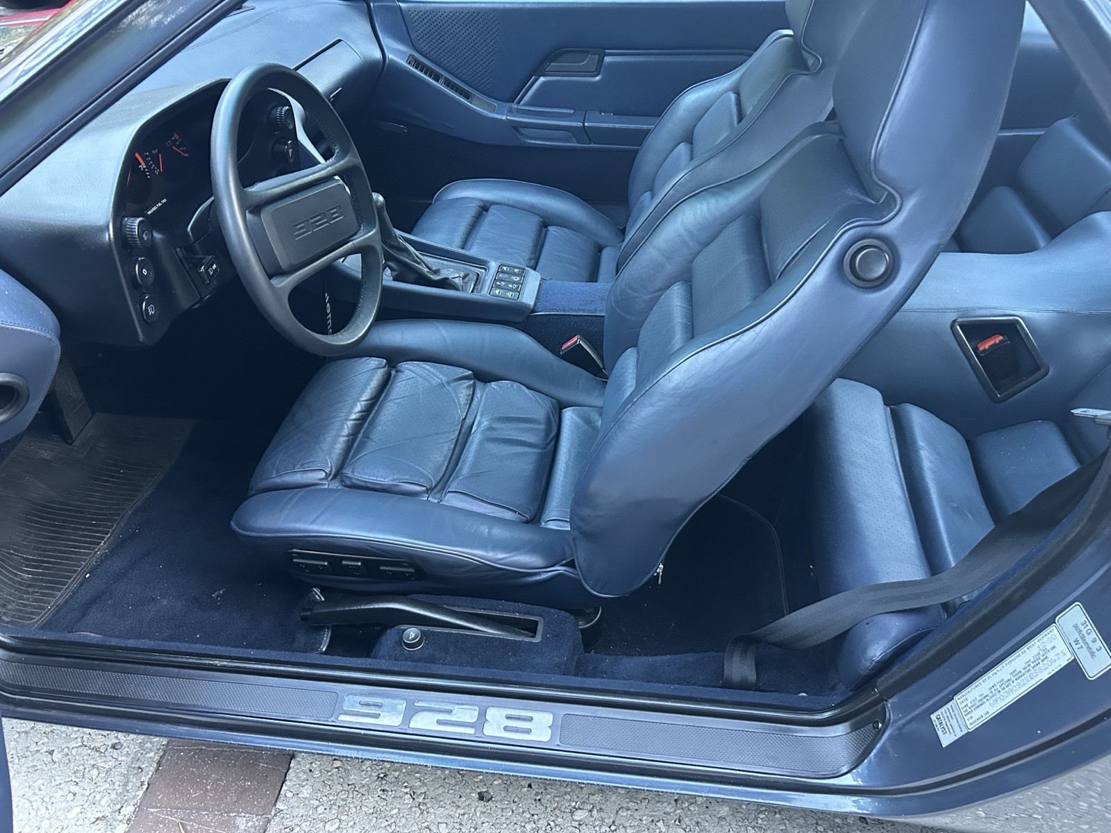 Porsche-928-1981-Coupe-19