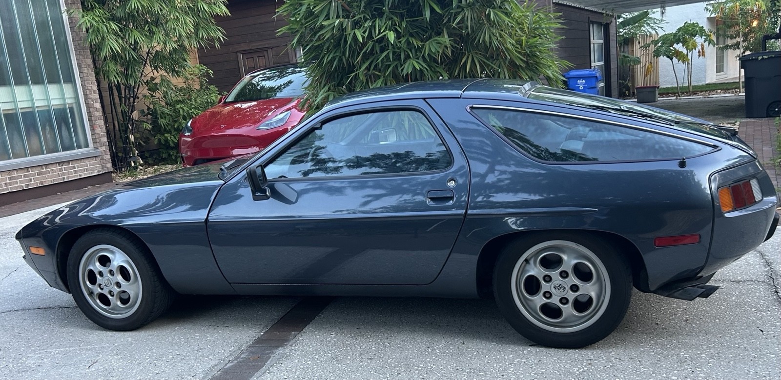 Porsche-928-1981-Coupe-2