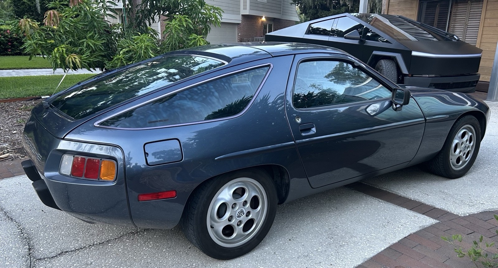 Porsche-928-1981-Coupe-3
