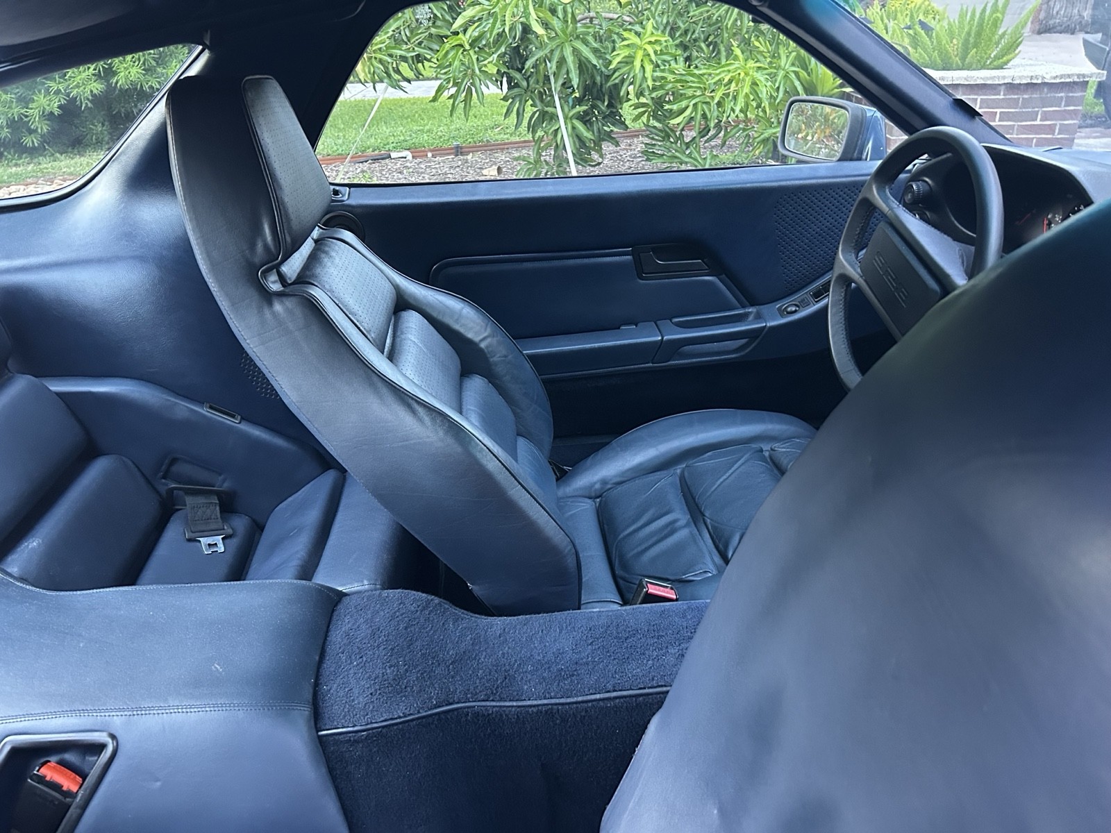 Porsche-928-1981-Coupe-32