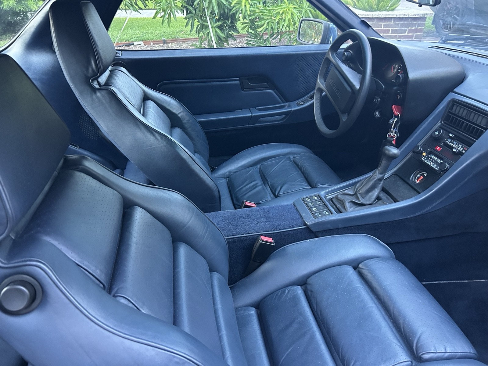 Porsche-928-1981-Coupe-38
