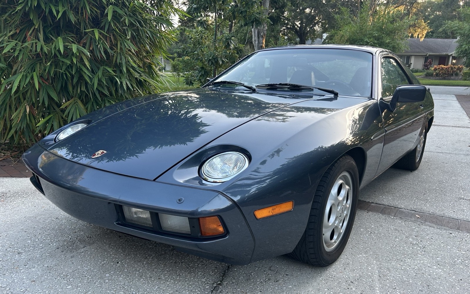 Porsche-928-1981-Coupe-5