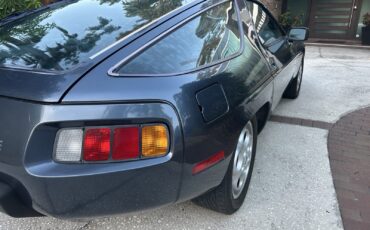 Porsche-928-1981-Coupe-8