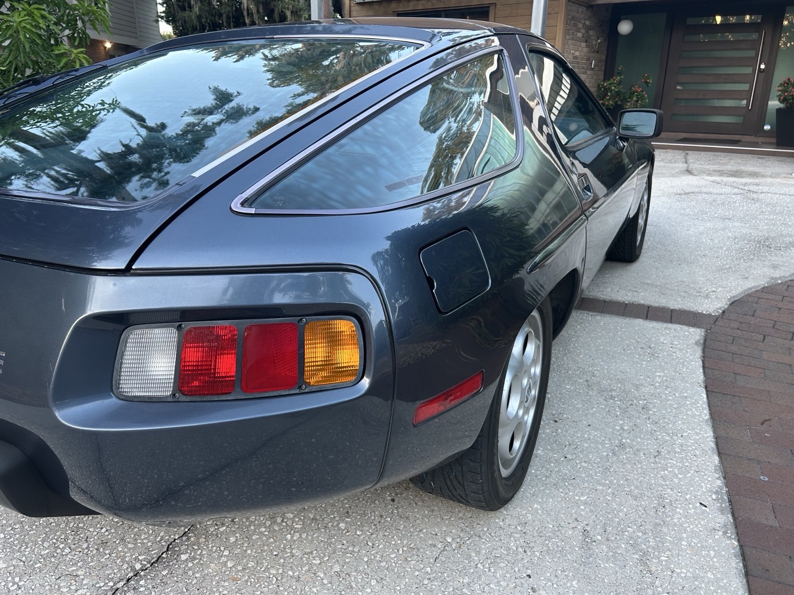Porsche-928-1981-Coupe-8