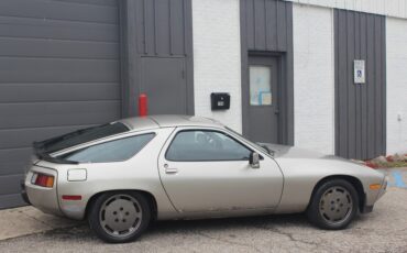 Porsche-928-1981-Hatchback-8