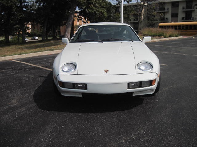 Porsche-928-1984-Coupe-1