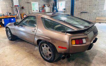 Porsche-928-1984-Coupe-2