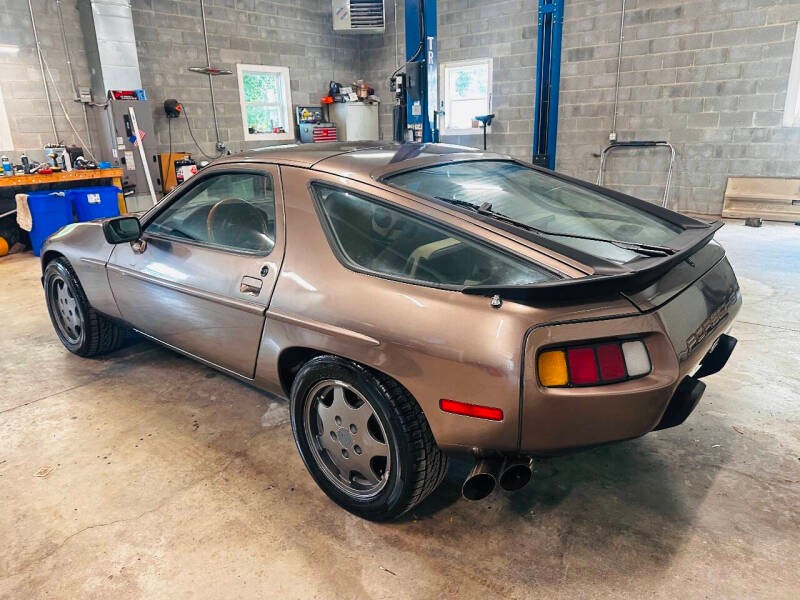 Porsche-928-1984-Coupe-2