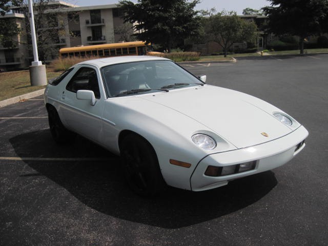 Porsche-928-1984-Coupe-2