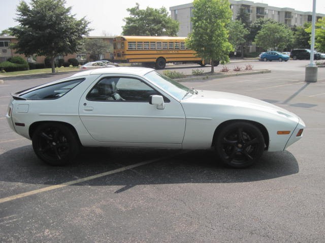 Porsche-928-1984-Coupe-3