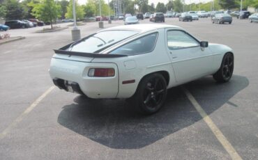 Porsche-928-1984-Coupe-4