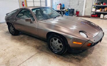 Porsche-928-1984-Coupe-5