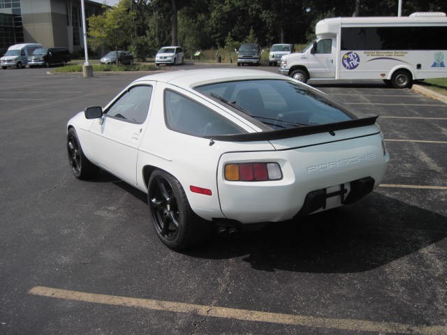 Porsche-928-1984-Coupe-5