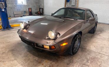 Porsche-928-1984-Coupe-7
