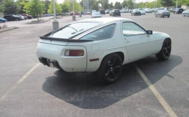Porsche-928-1984-white-4