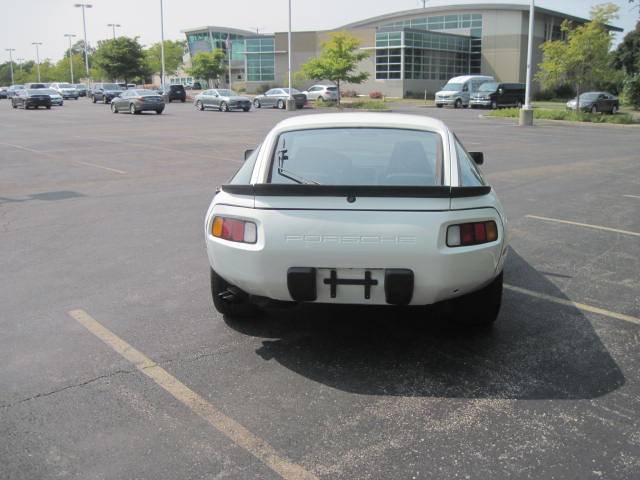 Porsche-928-1984-white-5