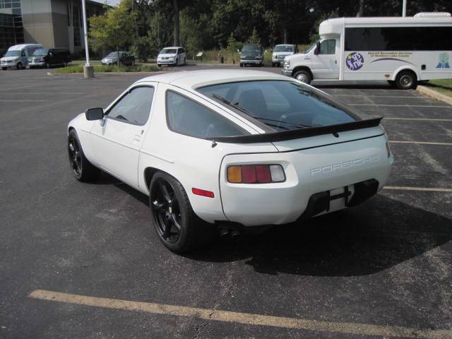 Porsche-928-1984-white-6