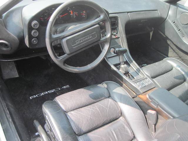 Porsche-928-1984-white-8