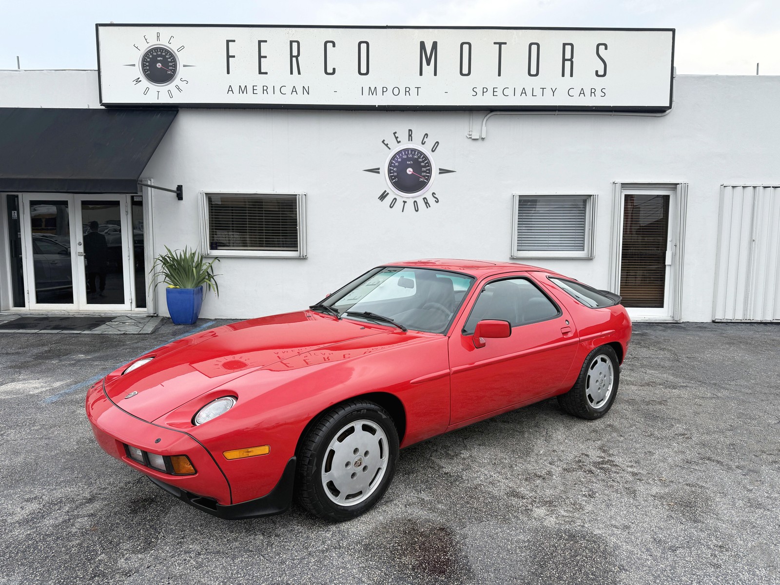 Porsche 928 1985 2D Coupe