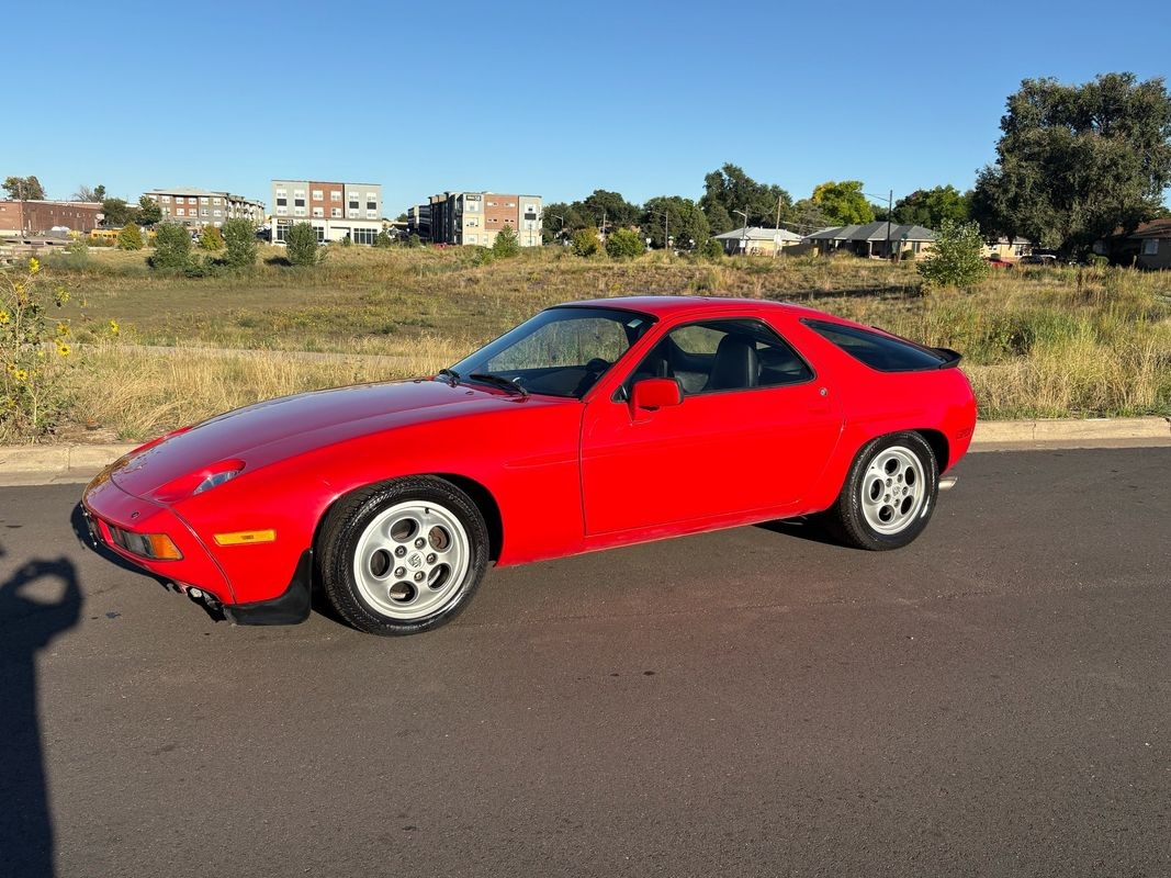 Porsche-928-1986-13