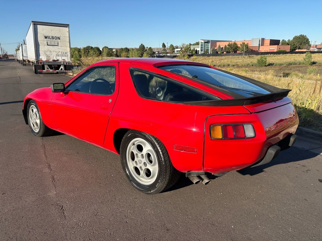 Porsche-928-1986-14