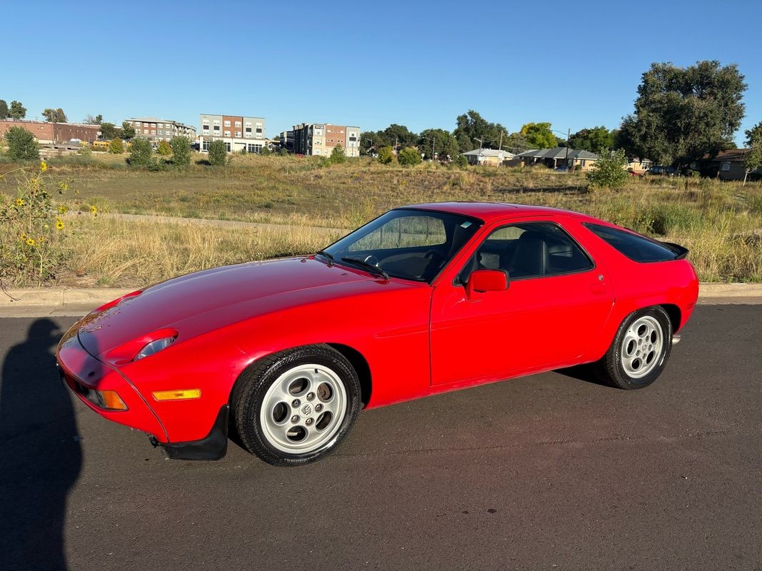 Porsche-928-1986-15