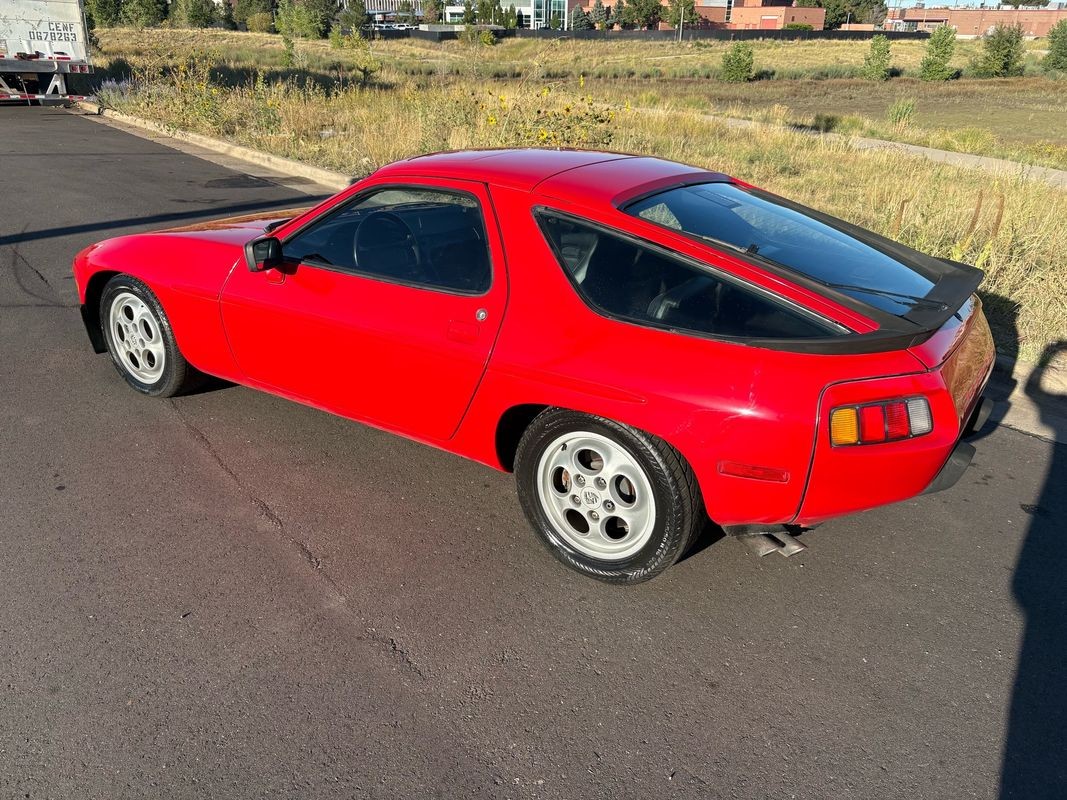 Porsche-928-1986-17