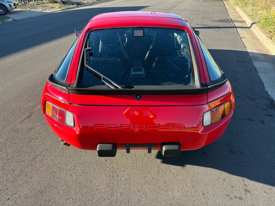 Porsche-928-1986-18
