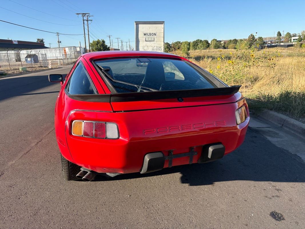 Porsche-928-1986-19