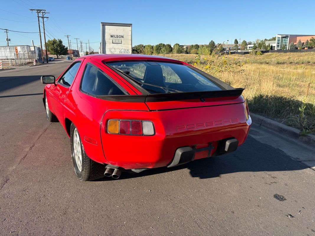 Porsche-928-1986-20