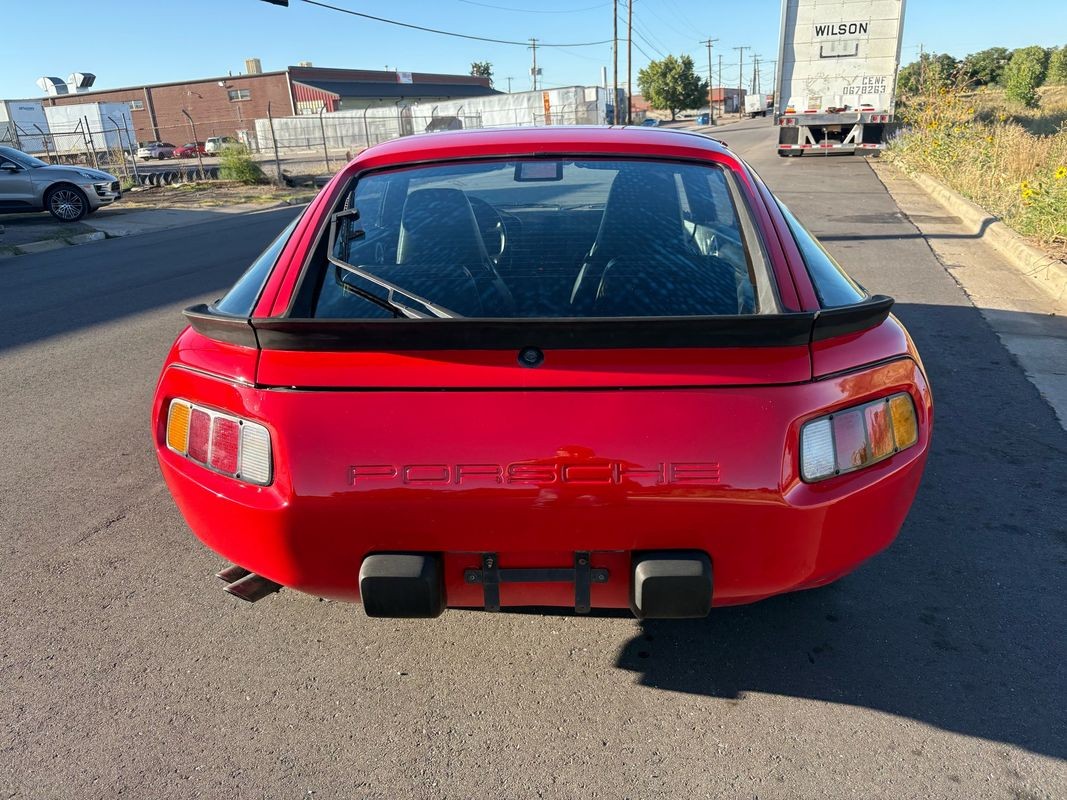 Porsche-928-1986-21