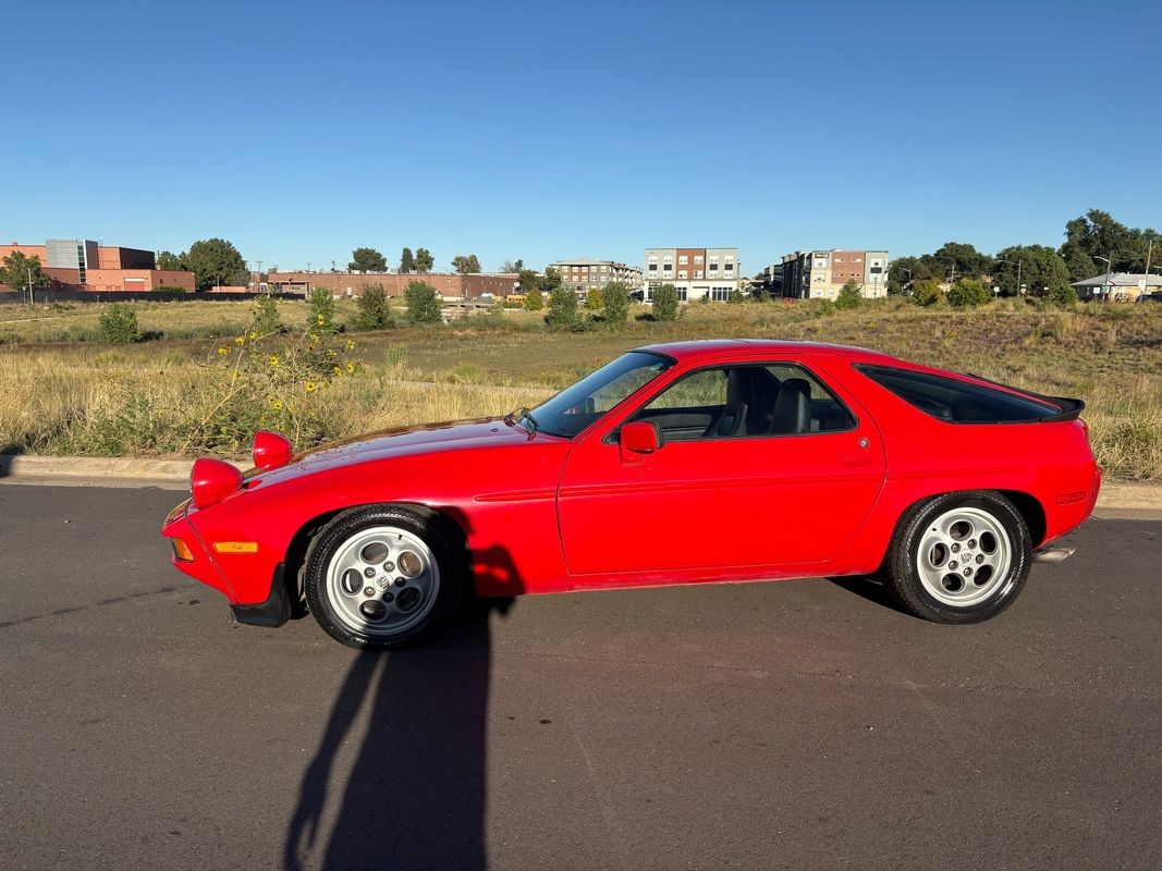 Porsche-928-1986-22