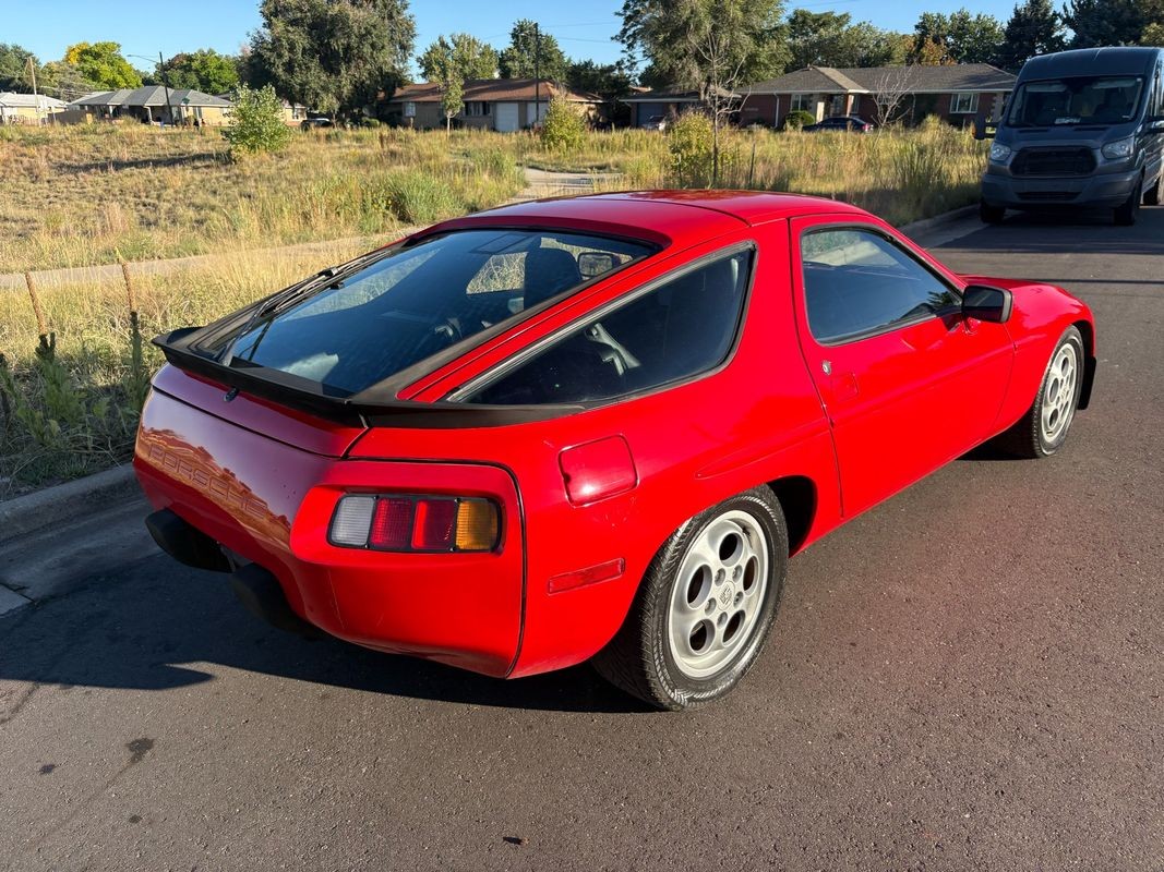 Porsche-928-1986-23